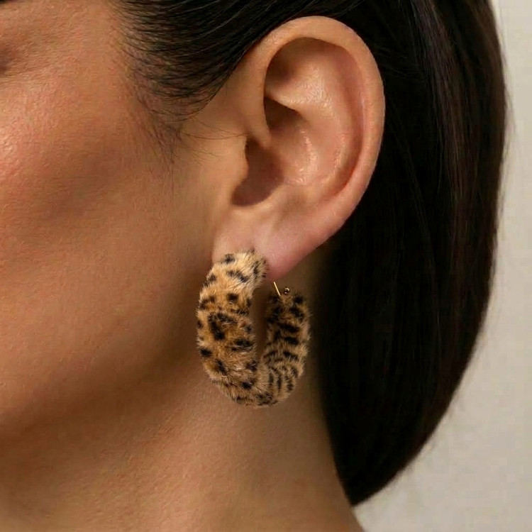 گوشواره پلنگی پرزدارکد(۴۰۰۵)؛غرق در شکوه پاییز؛نمادی از جسارت و زیبایی